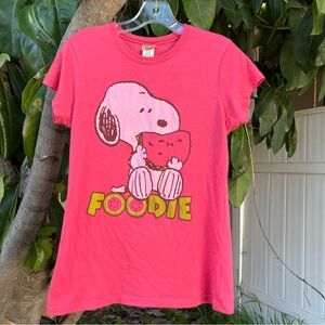 2011 Peanuts / Snoopy “ Foodie” Pink Graphic T-Shirt !